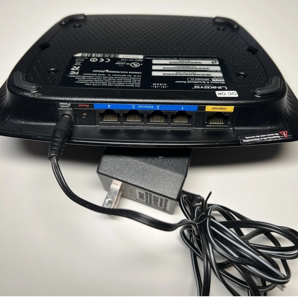 Linksys by Cisco WRT54G2 v1 Wireless G Broadband Router - Picture 3 of 4